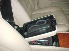 Nokia privacy handset in 2000 LS upper console tray