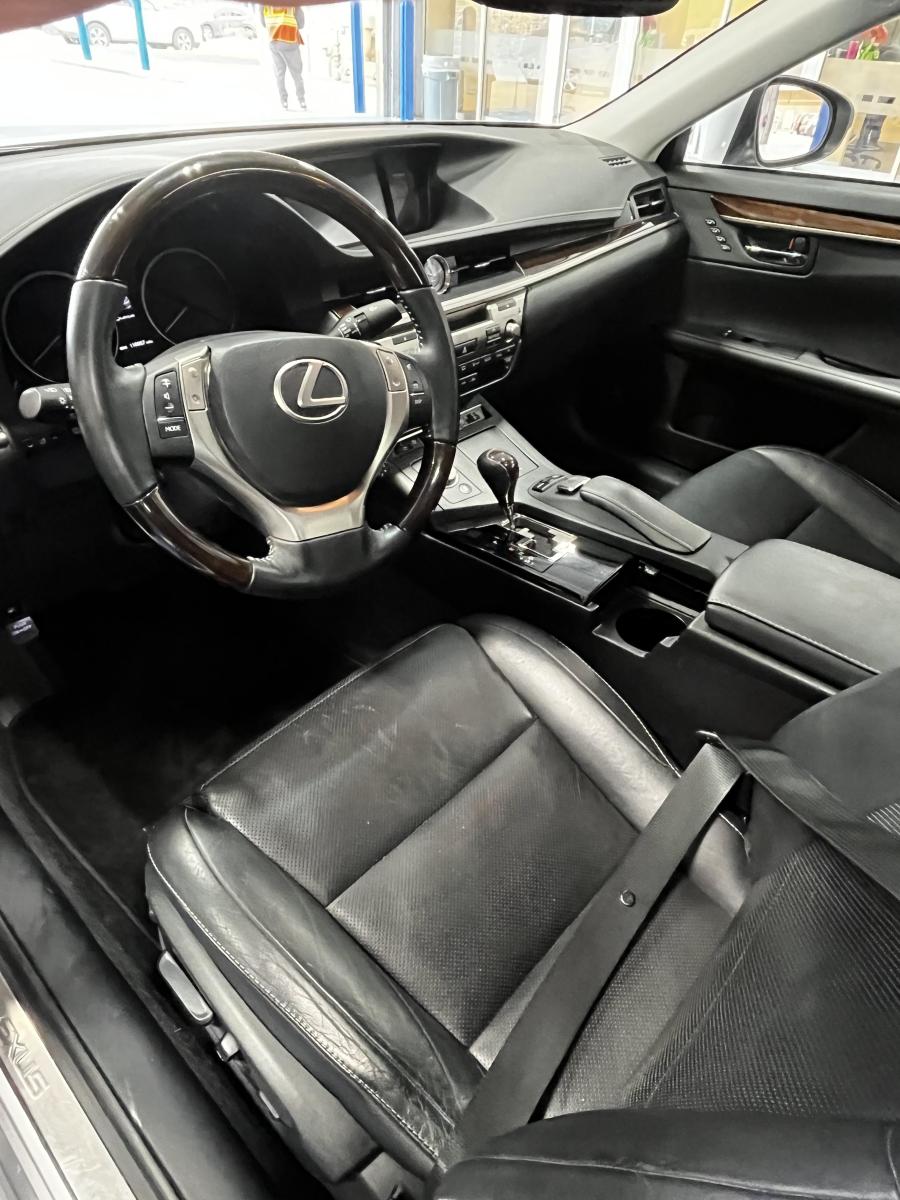 Lexus ES 350 w/ ultimate luxury package